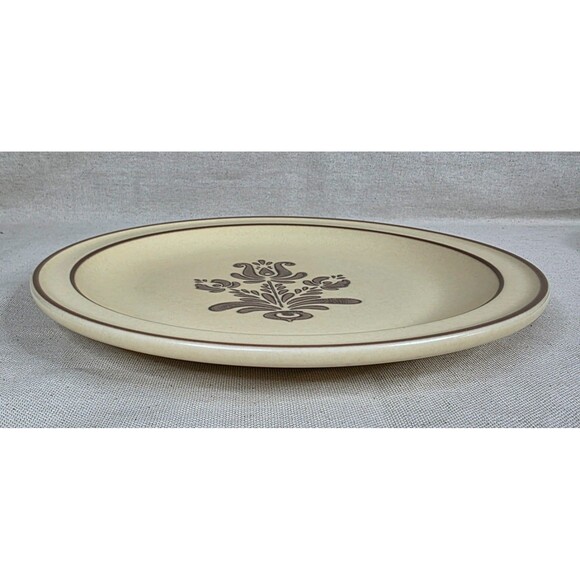 Vintage Pfaltzgraff Village Dinner Plates – Set of 4 (Early 1980s Mark) - Picture 4 of 8